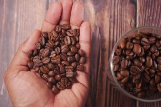 مركب طبيعي في القهوة يحمينا من التهابات اللثة