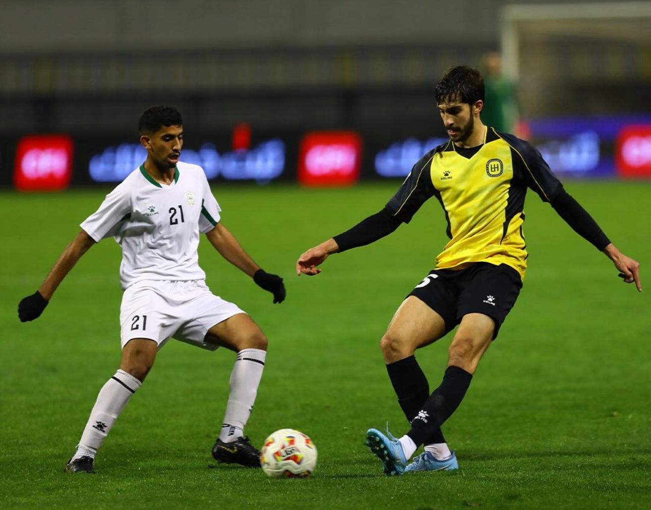 فريق الحسين يلتقي البقعة بدوري المحترفين لكرة القدم غدا