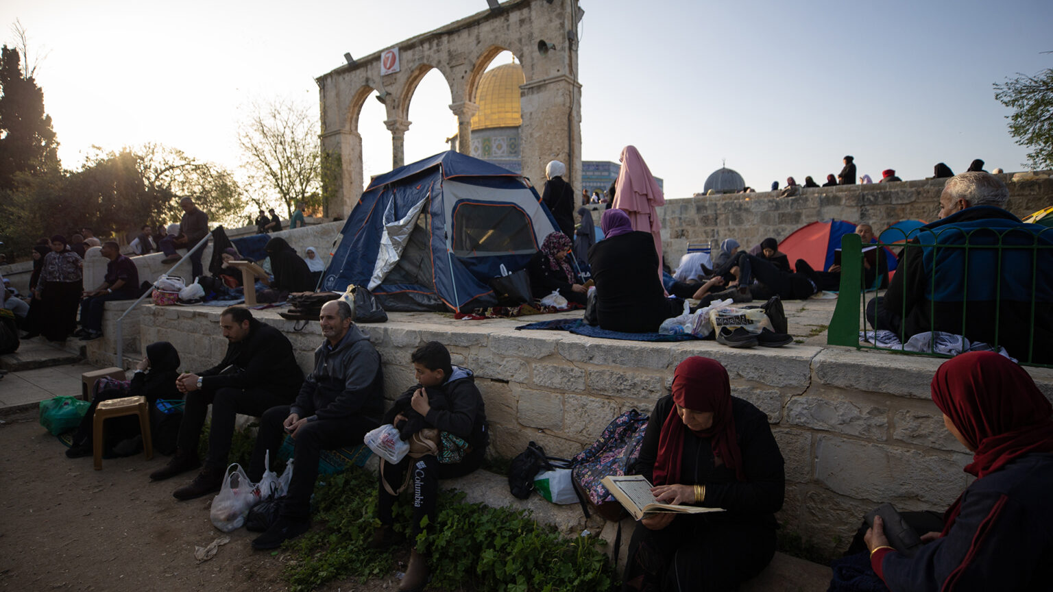 الاحتلال يواصل إغلاق المسجد الأقصى ويمنع التراويح والاعتكاف لأول مرة منذ 1967​ 