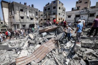 استشهاد فلسطيني جراء قصف طائرات الاحتلال منزلا وسط قطاع غزة​ 