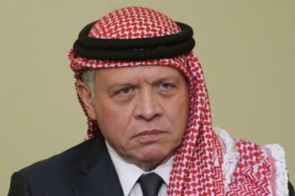 الملك يعزي أمير دولة الكويت باستشهاد ضابطين أثناء أداء الواجب