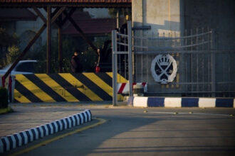 الأمن العام: شظية تسببت بأضرار محدودة في أحد خطوط المياه بالزرقاء