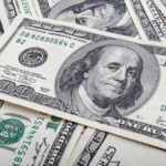 الدولار يسجل أعلى مستوى في أكثر من 3 أشهر