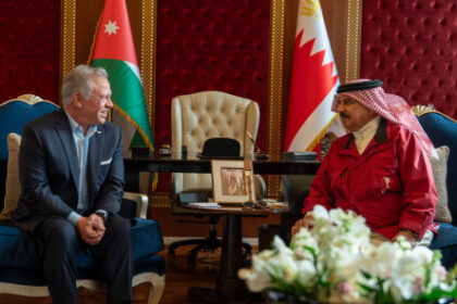 الملك والعاهل البحريني يشددان على ضرورة تكثيف جهود خفض التصعيد في المنطقة