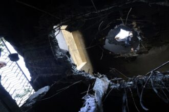 استشهاد 3 فلسطينيات وإصابة 13 آخرين جراء سقوط شظايا صاروخ جنوب غرب الخليل​ 