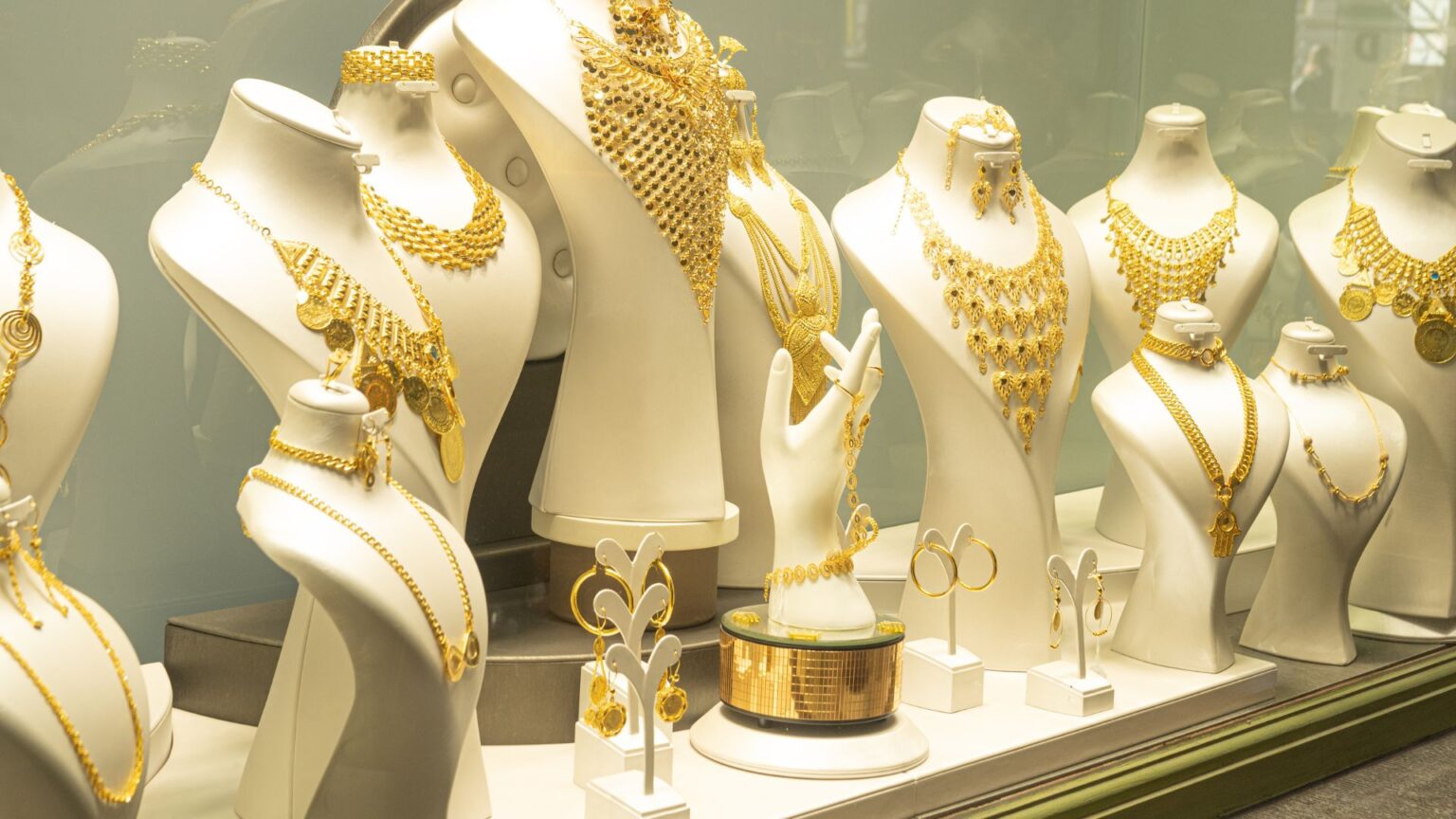 96.4 دينار سعر الذهب عيار 21 بالسوق المحلية 96.4 دينار سعر الذهب عيار 21 بالسوق المحلية