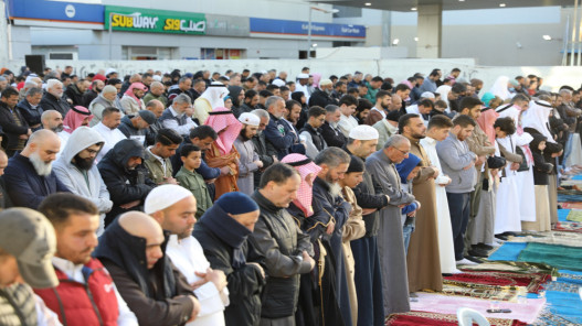 الأردنيون يؤدون صلاة عيد الفطر في جميع المحافظات