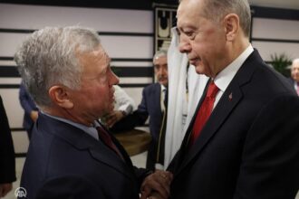 الملك يعزي الرئيس التركي بشهداء سقوط مروحية بالمياه الإقليمية القطرية