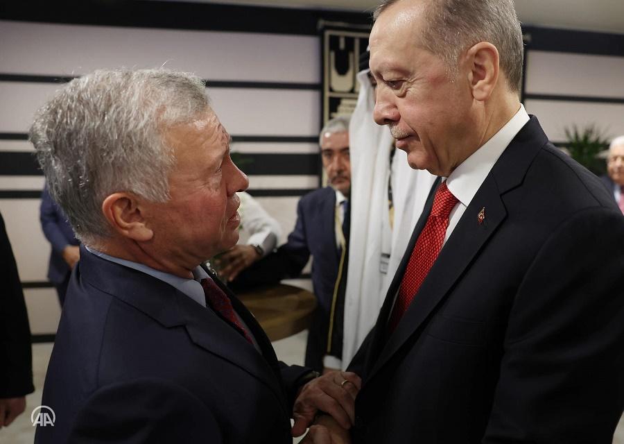 الملك يعزي الرئيس التركي بشهداء سقوط مروحية بالمياه الإقليمية القطرية