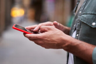 إطلاق تجريبي لنظام الإنذار المبكر على الهواتف المحمولة في المملكة