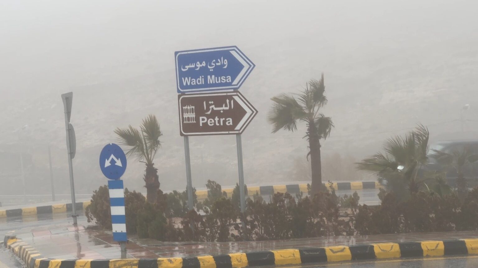 الأمطار في البترا تتجاوز 100 ملم والسلطة تتعامل بكفاءة مع الحالة الجوية الأمطار في البترا تتجاوز 100 ملم والسلطة تتعامل بكفاءة مع الحالة الجوية