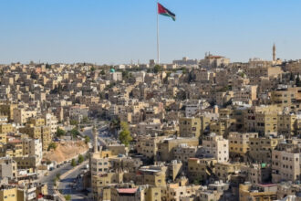 ارتفاع طفيف على الحرارة اليوم وسط تحذيرات من الغبار