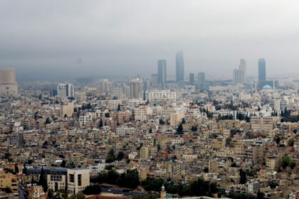 “الأرصاد”: استمرار تأثير المنخفض الجوي وأمطار غزيرة رعدية في عدة مناطق