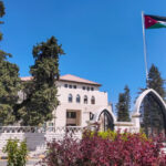 رئيس الوزراء يصدر بلاغاً لترشيد الاستهلاك وضبط الإنفاق في جميع المؤسَّسات الحكوميَّة والدَّوائر الرسميَّة والهيئات العامَّة