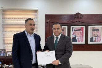 محافظ الزرقاء يكرّم عدداً من أبناء المحافظة لدورهم في دعم المسؤولية المجتمعية