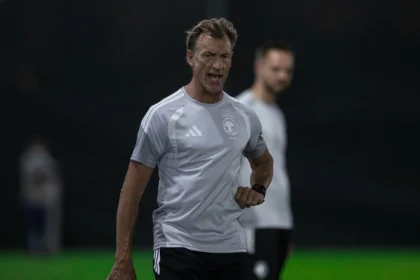 الأخضر مع رينارد.. «بلا هوية»