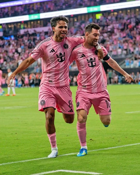 ميسي وسواريز ينقذان الليلة.. إنتر ميامي يتعثر بالتعادل في افتتاح ملعبه الجديد ميسي وسواريز ينقذان الليلة.. إنتر ميامي يتعثر بالتعادل في افتتاح ملعبه الجديد