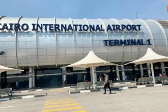 مصر: إلغاء «كارت الجوازات الورقي» للركاب بمطار القاهرة