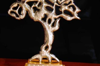 الأركانة العالمية للشعر تتوّج رباعي فلسطين في سابقة تاريخية