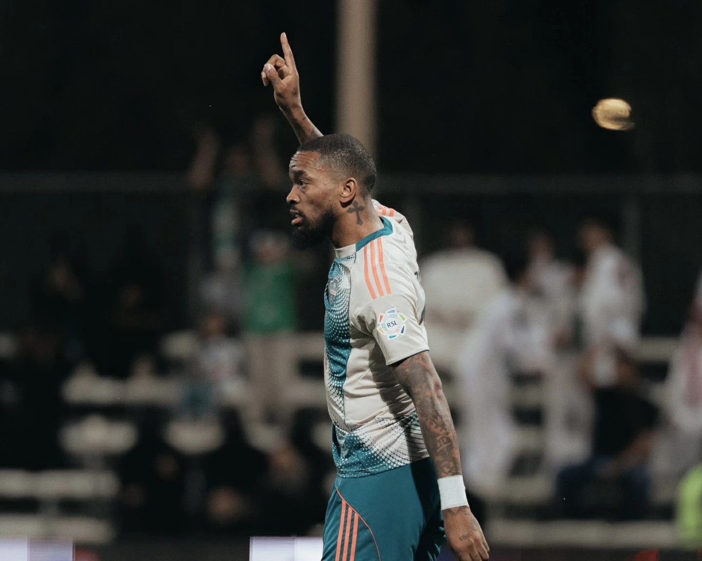 إيفان توني يفجّر «تصريح الموسم»: الحكم الرابع قال لنا ركزوا على الآسيوية فقط!