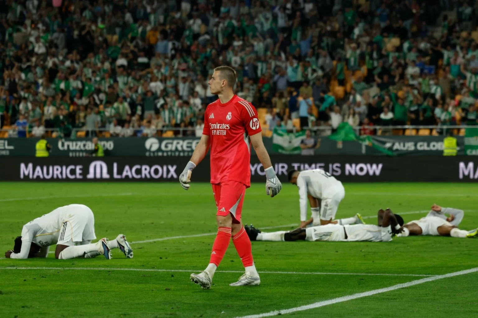 ريال مدريد يكتفي بتعادل مُخيب أمام بيتيس