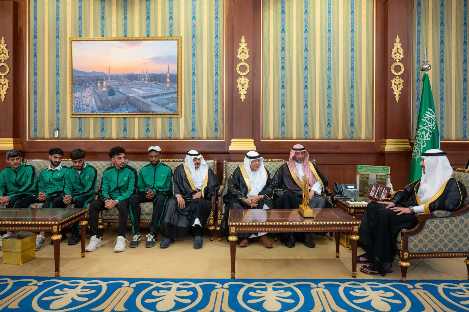 سعود بن نهار يستقبل رئيس ومنسوبي نادي المجد