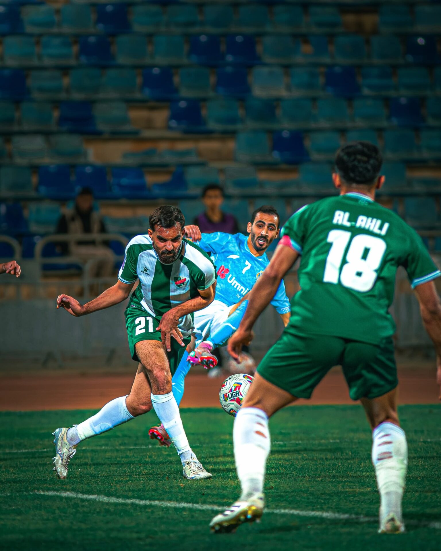 الفيصلي يهدر فوزاً ثميناً ويتعادل مع الاهلي في مباراة البطاقات الحمراء وركلة الجزاء الضائعة