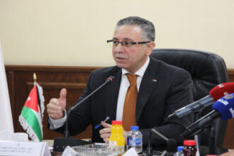 وزير الصناعة والتجارة: الاقتصاد الوطني يواصل نموه رغم توترات المنطقة