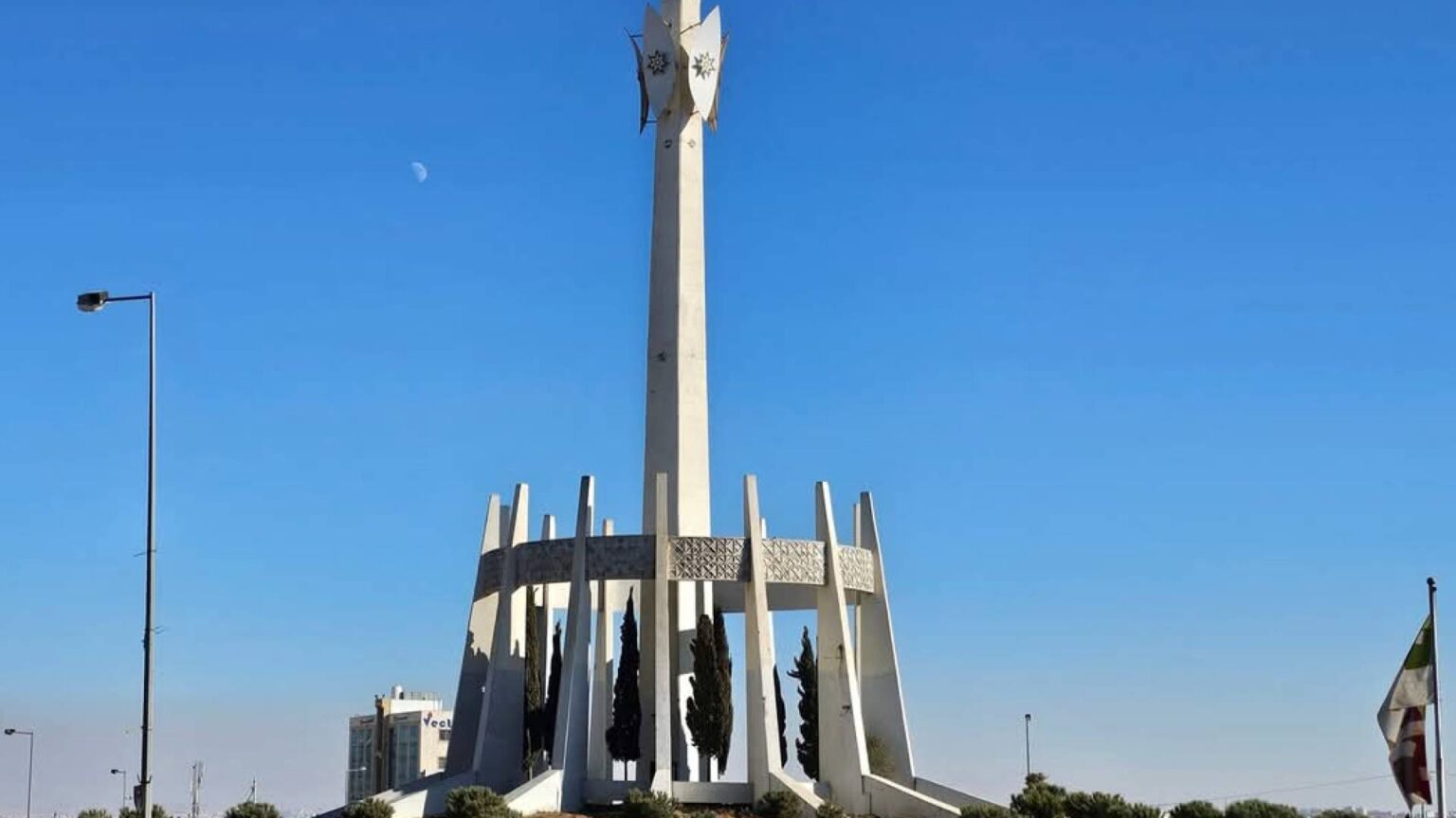 أمانة تبدا أعمال استبدال “دوار التطبيقية” بإشارة ضوئية