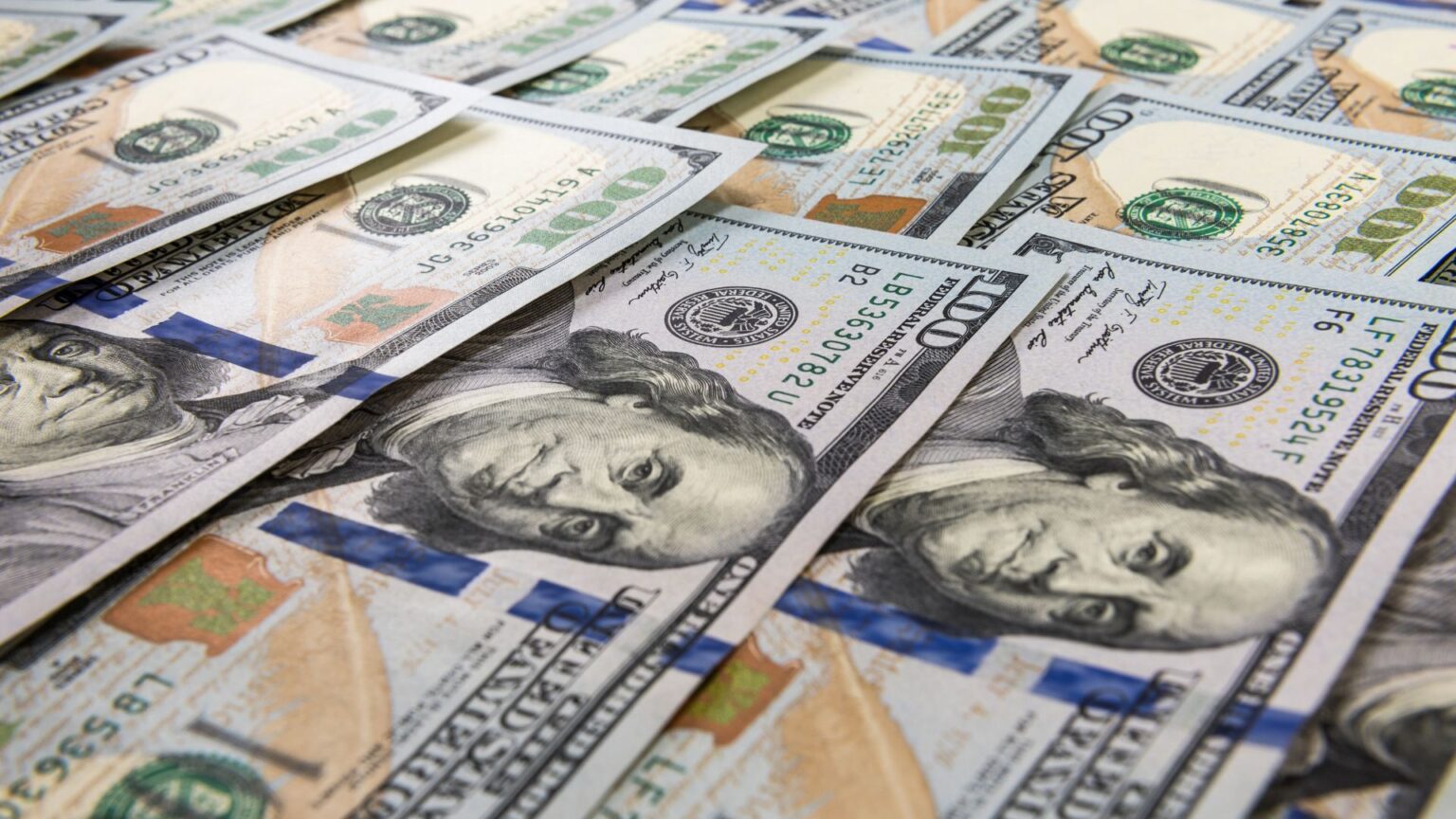 الدولار يتجه نحو تسجيل أكبر تراجع أسبوعي له منذ كانون الثاني