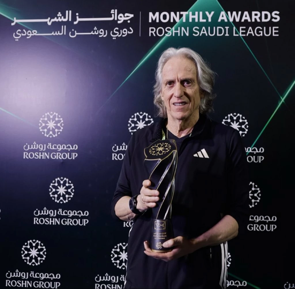 جيسوس يتوّج بجائزة مدرب الشهر