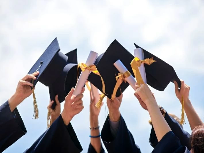 «تخرج بالذكاء الاصطناعي».. طالب يثير ضجة باعتراف صادم في جامعة كاليفورنيا