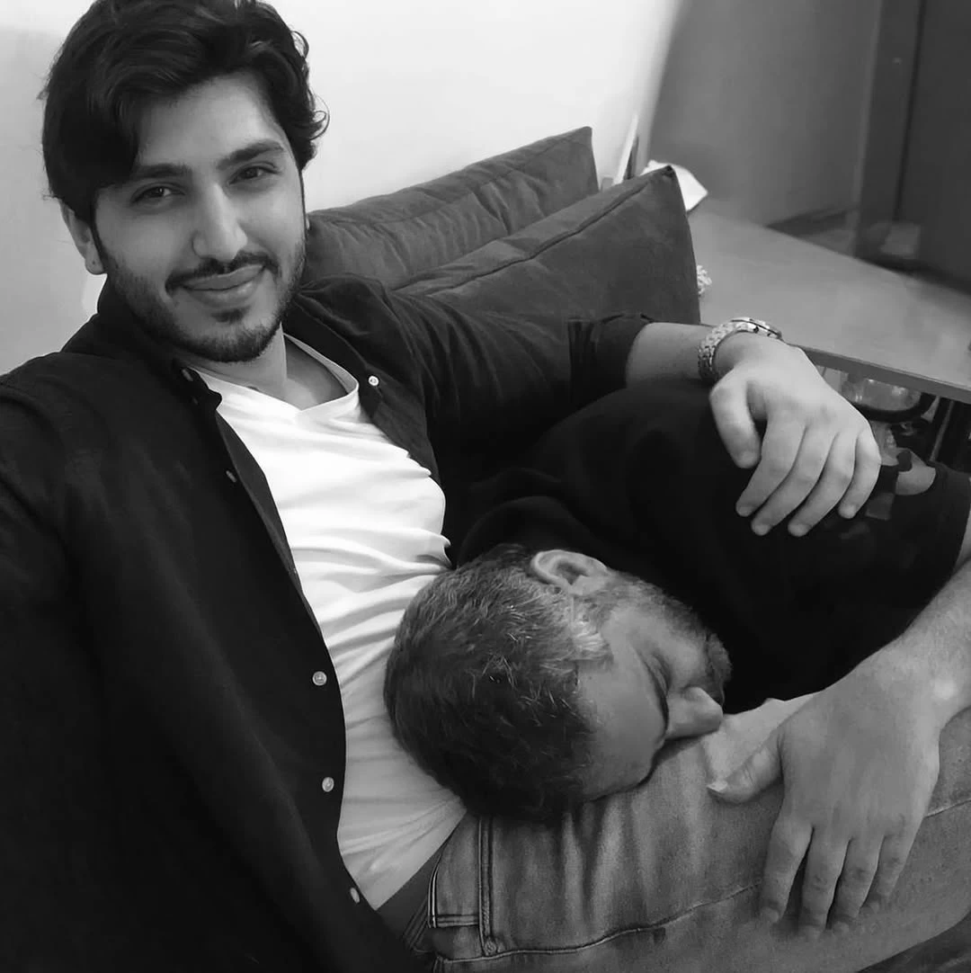 بعد تبرئة والده.. محمد فضل شاكر في أول تعليق له: الفرج قريب و«عارفينك»