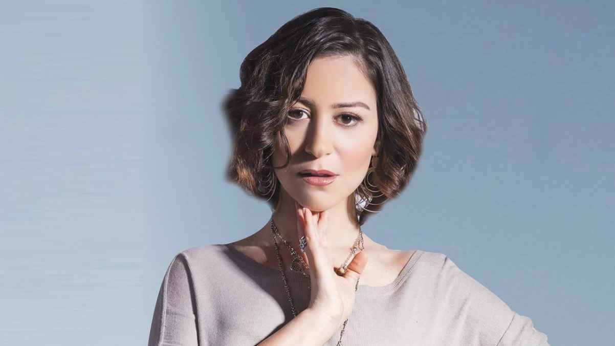 بعد وفاة والدها.. منة شلبي تعود إلى «عنبر الموت»