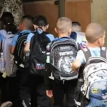 «مشاهد لا يصدقها عقل».. الكاميرات تفضح مالك مدرسة الأطفال !