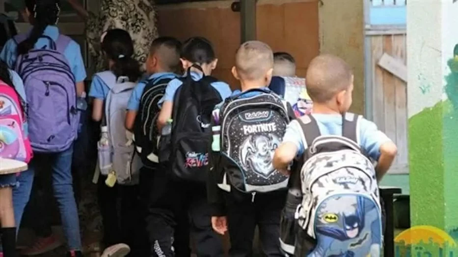 «مشاهد لا يصدقها عقل».. الكاميرات تفضح مالك مدرسة الأطفال !