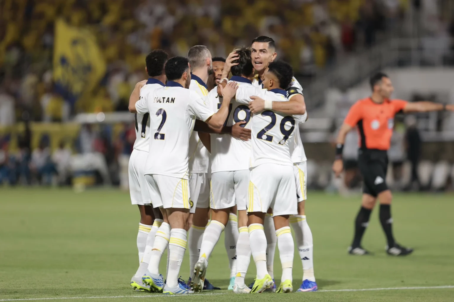 برباعية في الشباب.. النصر يتمسك بصدارة روشن