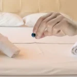 كيف تستخدم هاتفك لكشف الكاميرات المخفية في غرف الفنادق؟