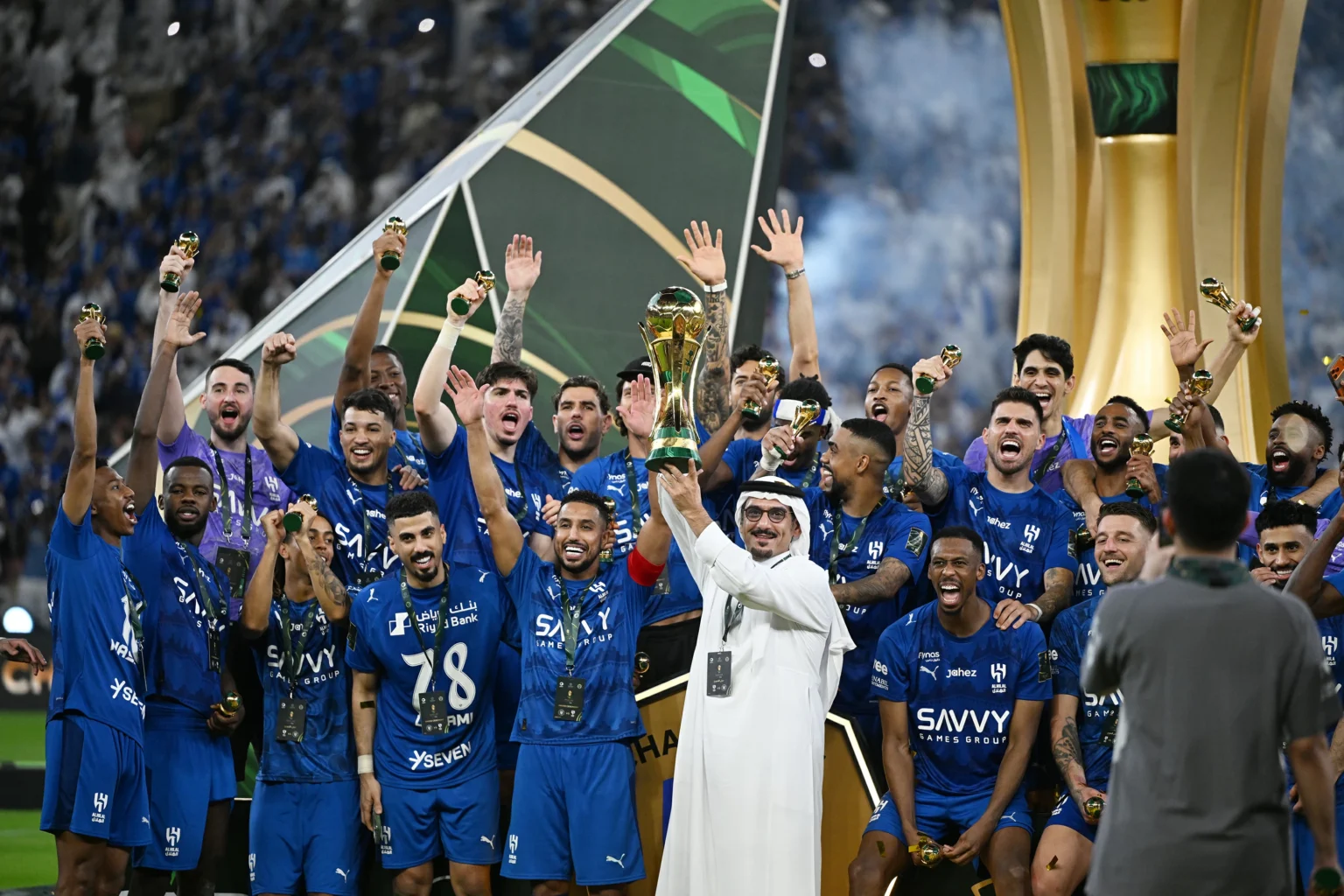 بعد فوزه على الخلود.. الهلال يُتوج بكأس الملك
