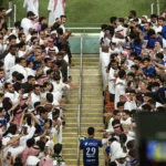 يحلق بعيدا في سماء البطولات ذهب الهلال عيار 91