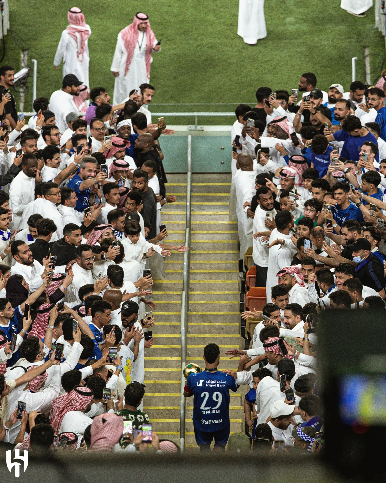 يحلق بعيدا في سماء البطولات ذهب الهلال عيار 91