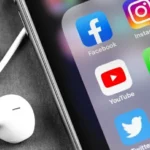 وداعاً «تيك توك».. لماذا يحذف الشباب تطبيقات التواصل ويشترون أجهزة «غبية»؟