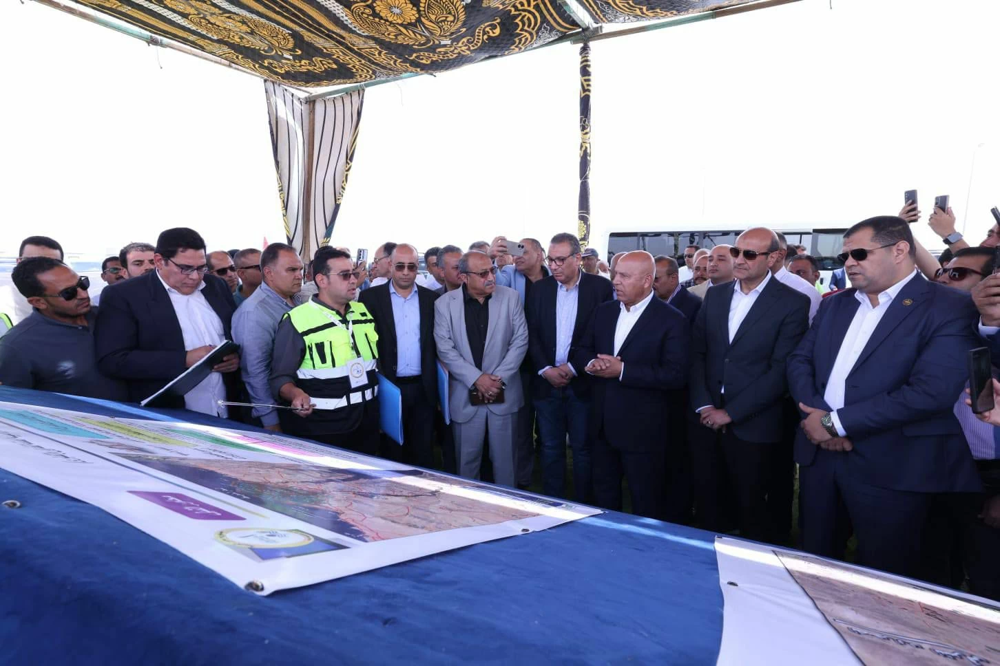فيديو: «امشي من قدامي خالص».. انفعال وزير النقل المصري على مهندس يُشعل الجدل
