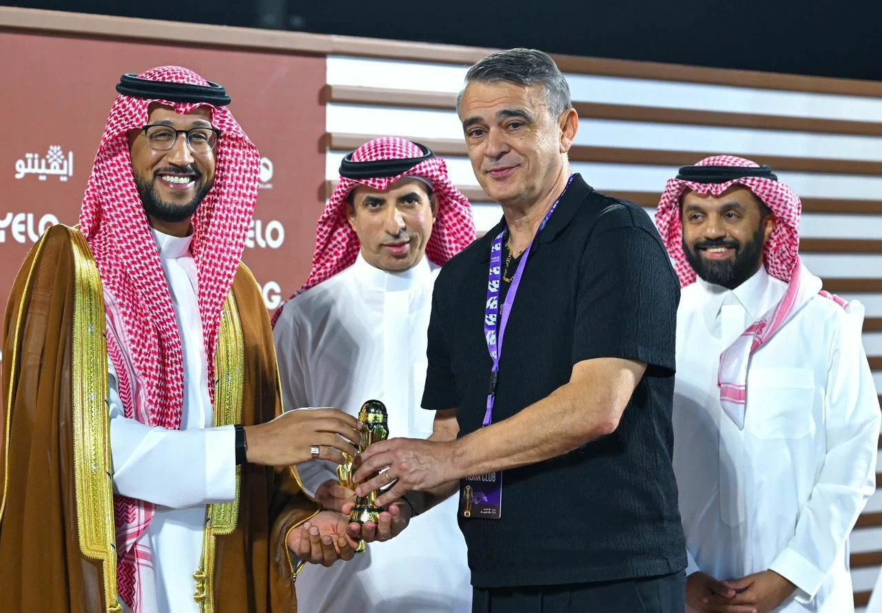 نائب أمير عسير يتوّج أبها بكأس دوري يلو