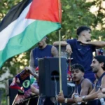 لامين يامال يرفع علم فلسطين في احتفالات برشلونة.. وتفاعل واسع عبر المنصات