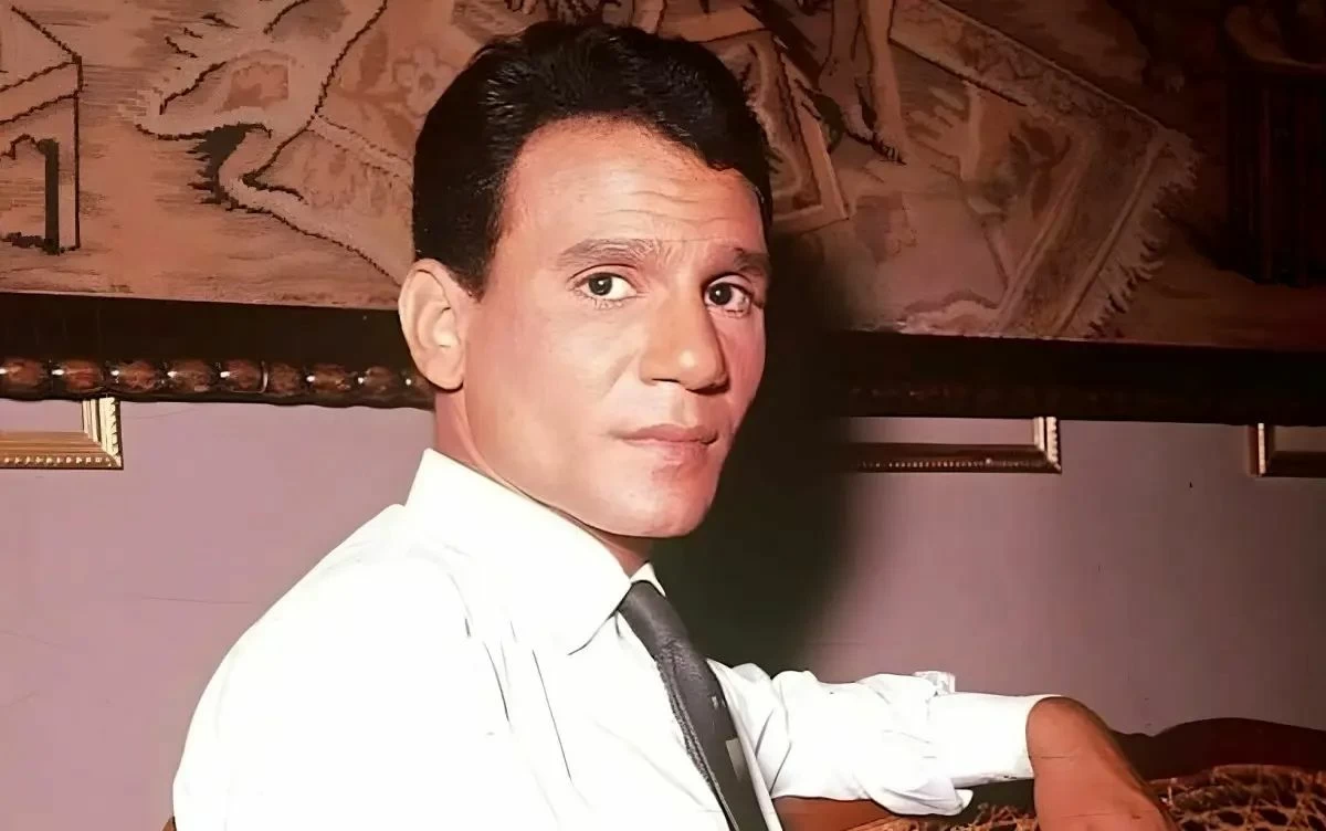 «العندليب» يعود إلى المسرح.. ما القصة؟