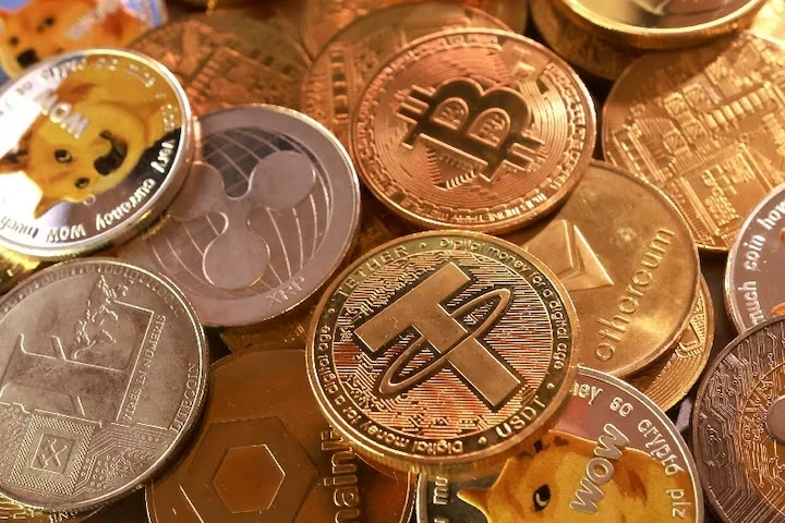 انهيار منصة كبرى وشبهات روسية يدفعان بولندا لتنظيم العملات الرقمية