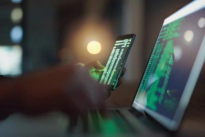 «فخ المخالفات».. عصابة دولية تستخدم «أرقاماً مغربية» لنهب حسابات بنوك أوروبية