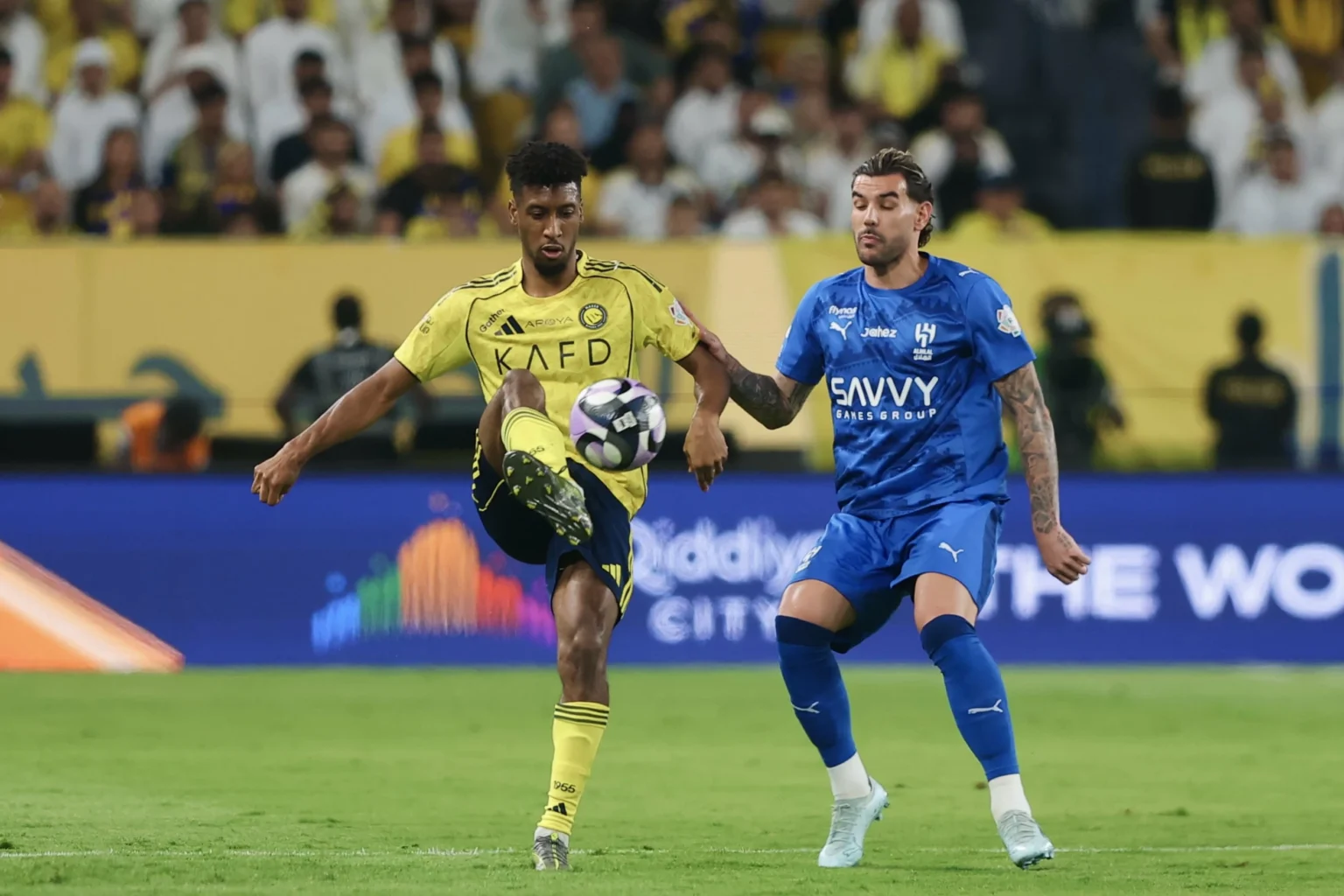 الناشري لـ«عكاظ»: جماهير الهلال والنصر في قلق.. والصدارة على حافة الانكسار