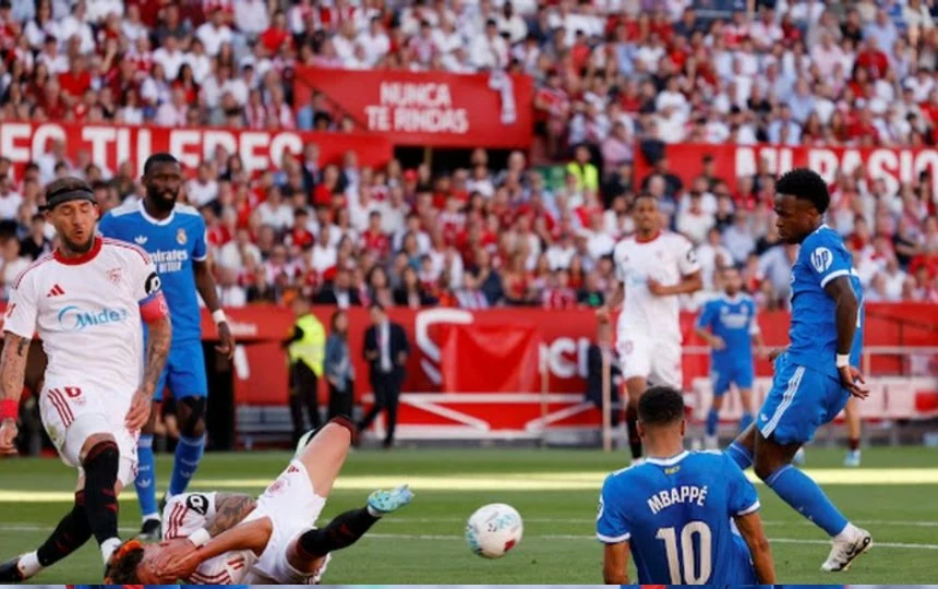 ريال مدريد يوقف صحوة إشبيلية في «الليغا»